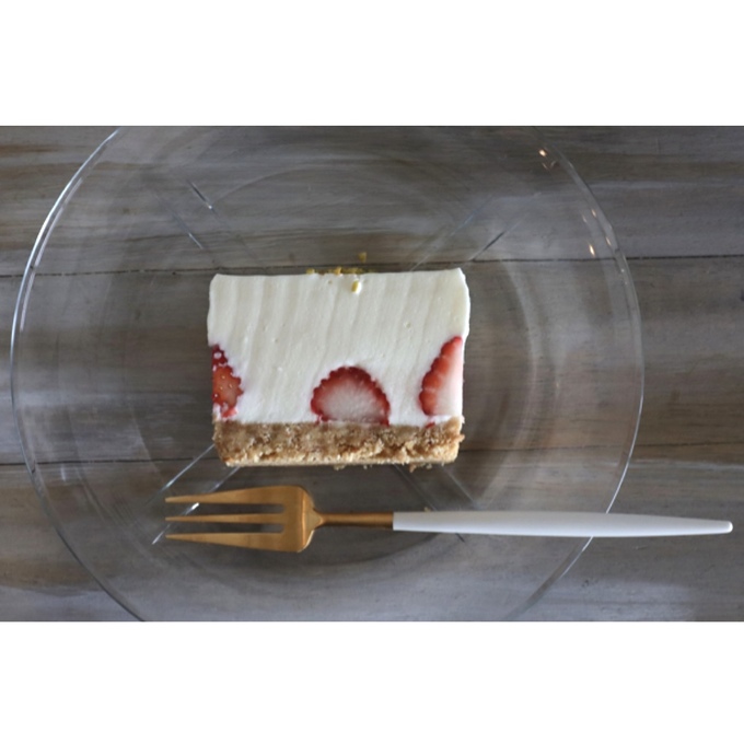 いちごとヨーグルトムースのケーキ