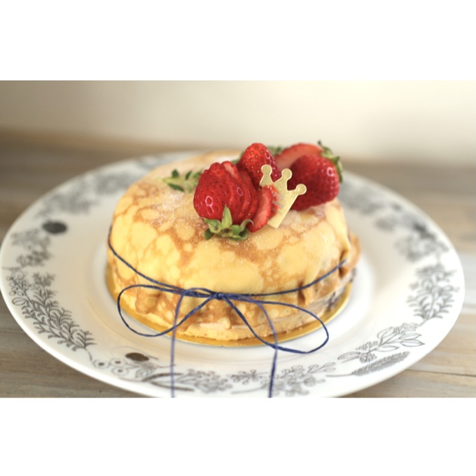 小豆とイチゴのミルクレープ仕立て